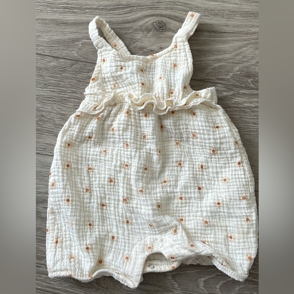 Various Rompers 6-12M - Picture 6 of 9